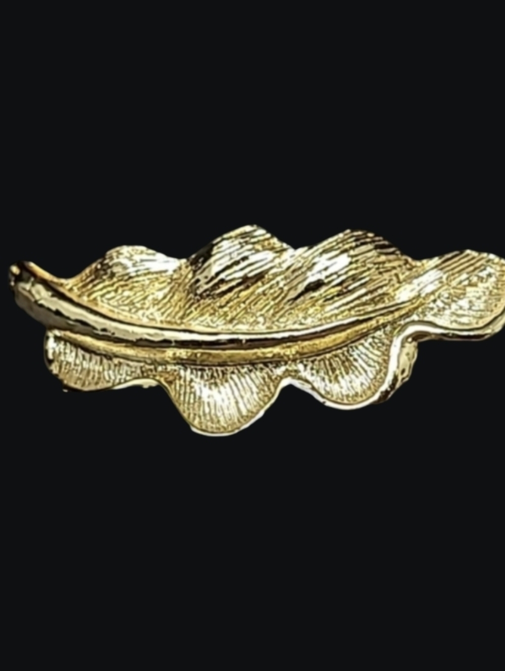VINTAGE "GERRYS" TEXTURED LEAF SHAPED BROOCH/PIN